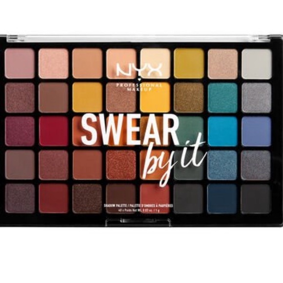 NYX Other - ⭐️HP⭐️💕NYX💕 EYESHADOW PALETTE w/GOLD TOTE